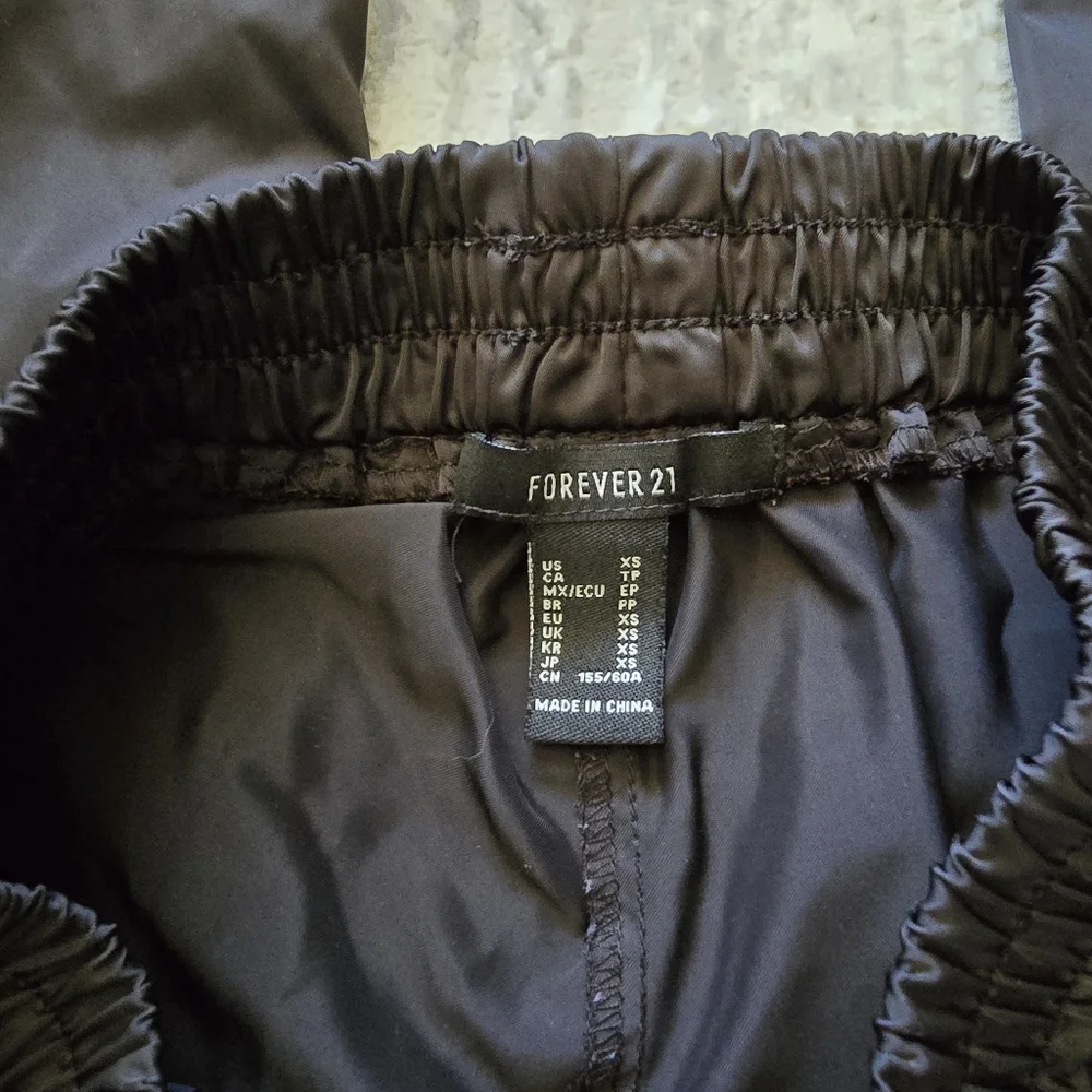 Forever 21 Black Cargo Pants - XS - Picture 2 of 14